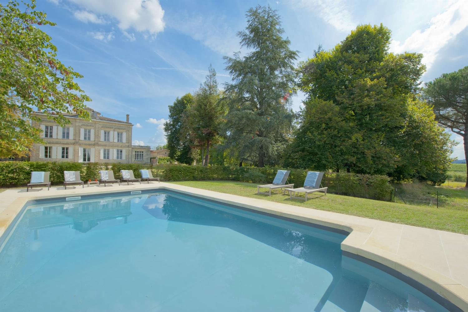 Holiday château in Gironde with private pool