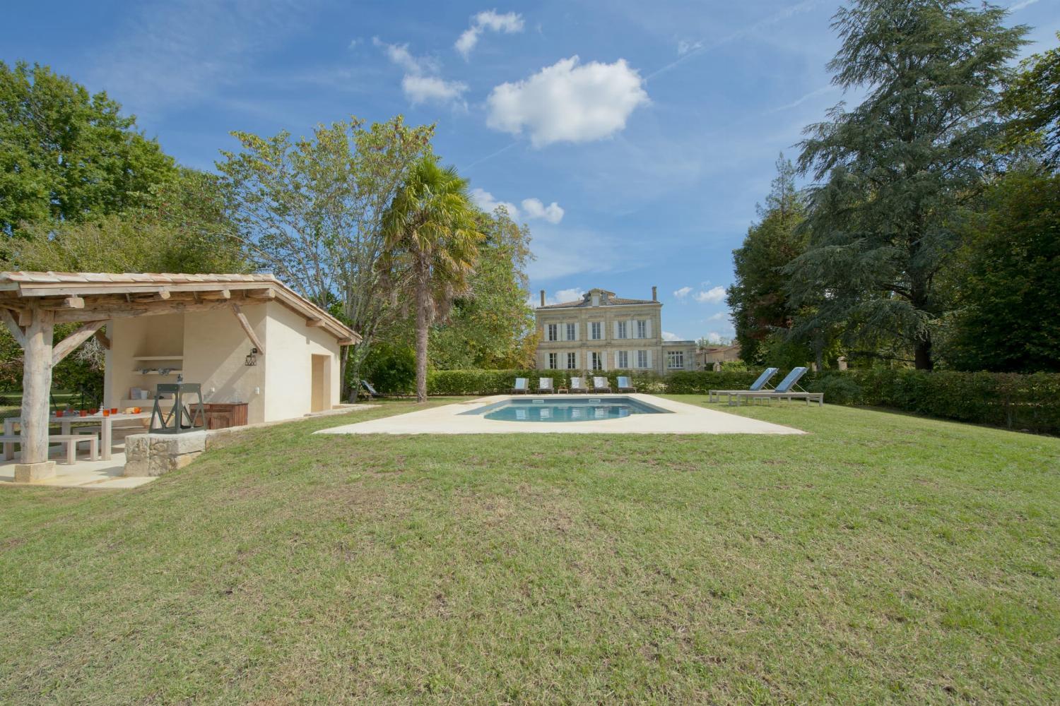 Holiday château in Gironde with private pool