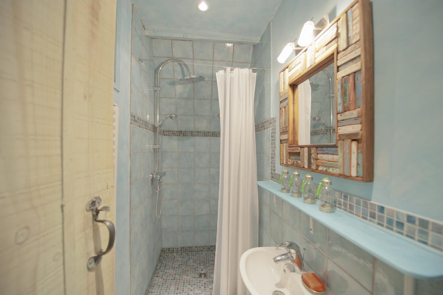 Bathroom | Rental home in Dordogne