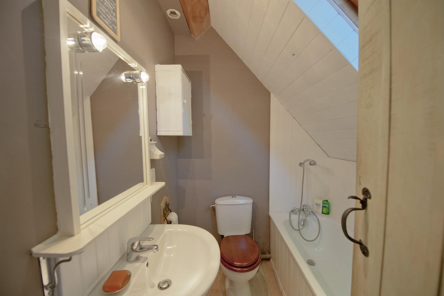 Bathroom | Rental home in Dordogne