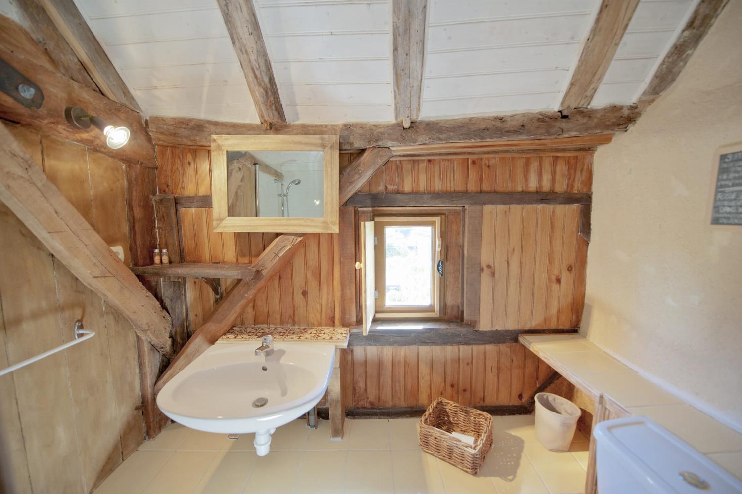 Bathroom | Rental home in Dordogne