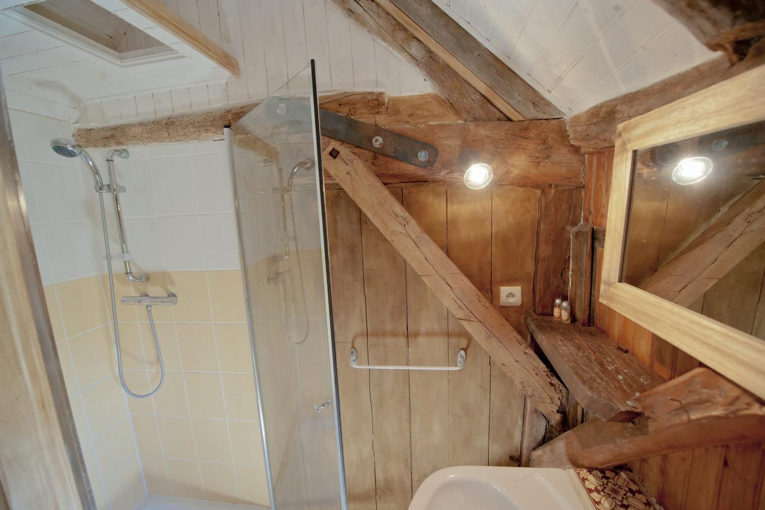 Bathroom | Rental home in Dordogne