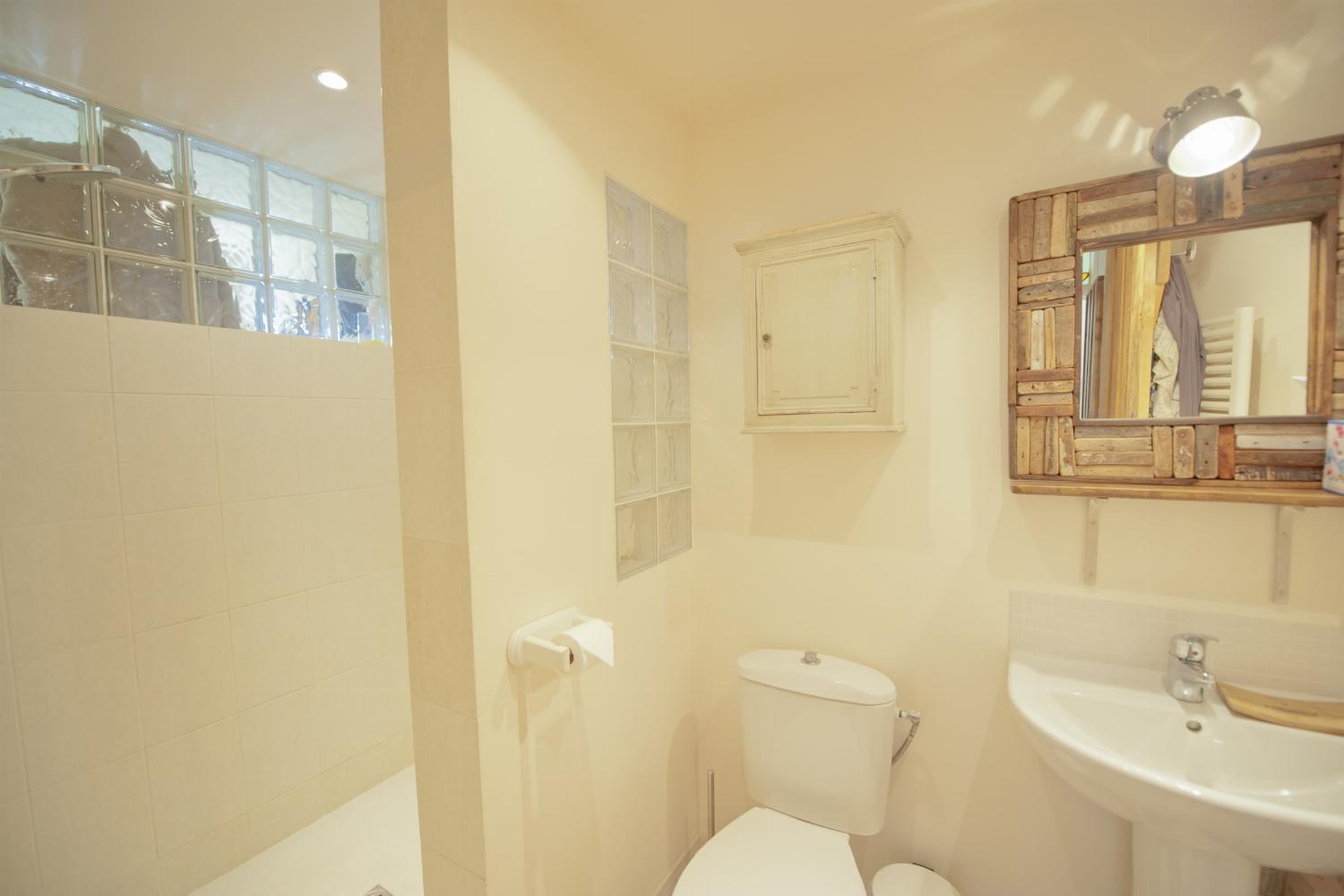 Bathroom | Rental home in Dordogne