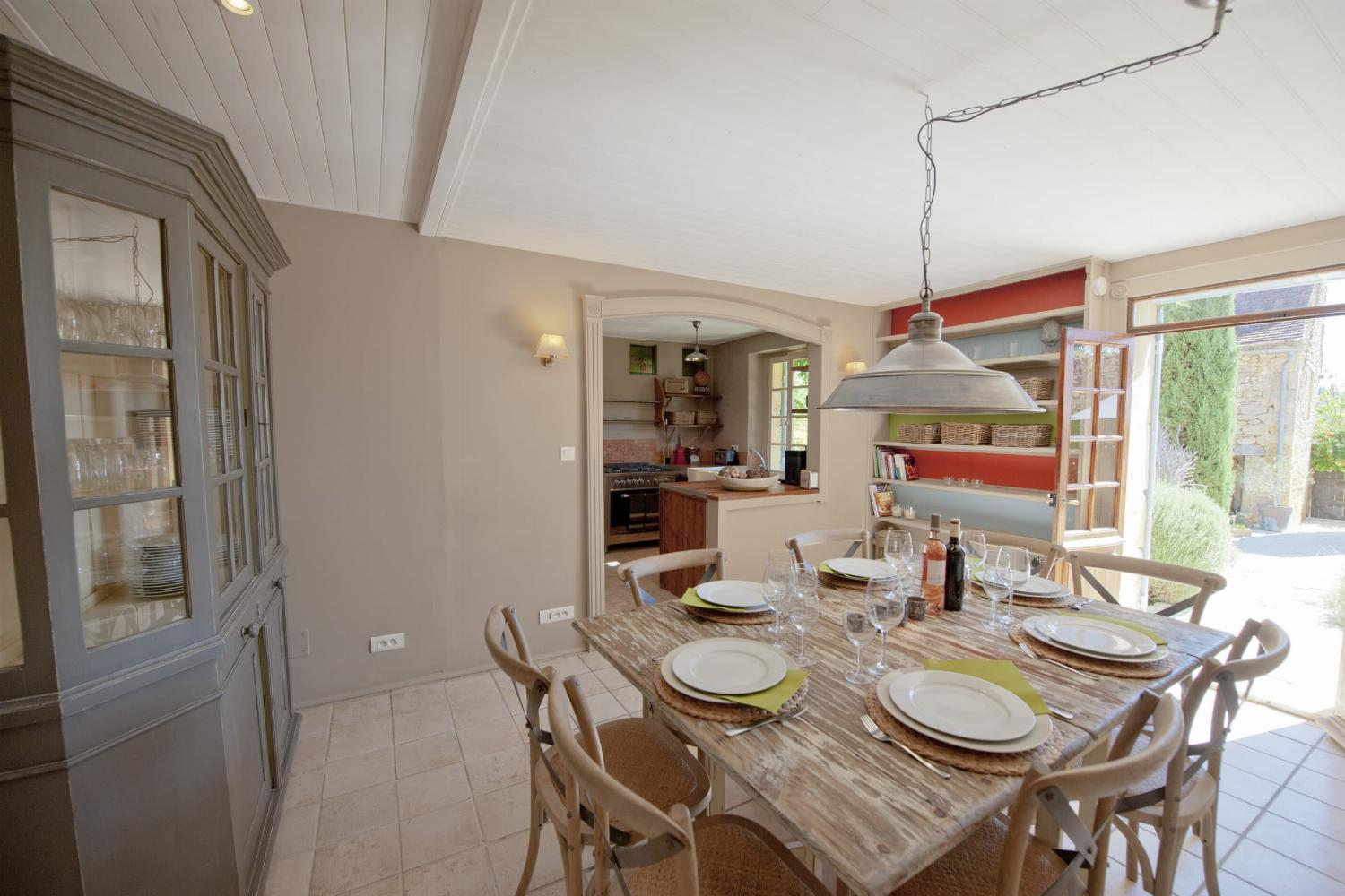 Dining room | Rental home in Dordogne