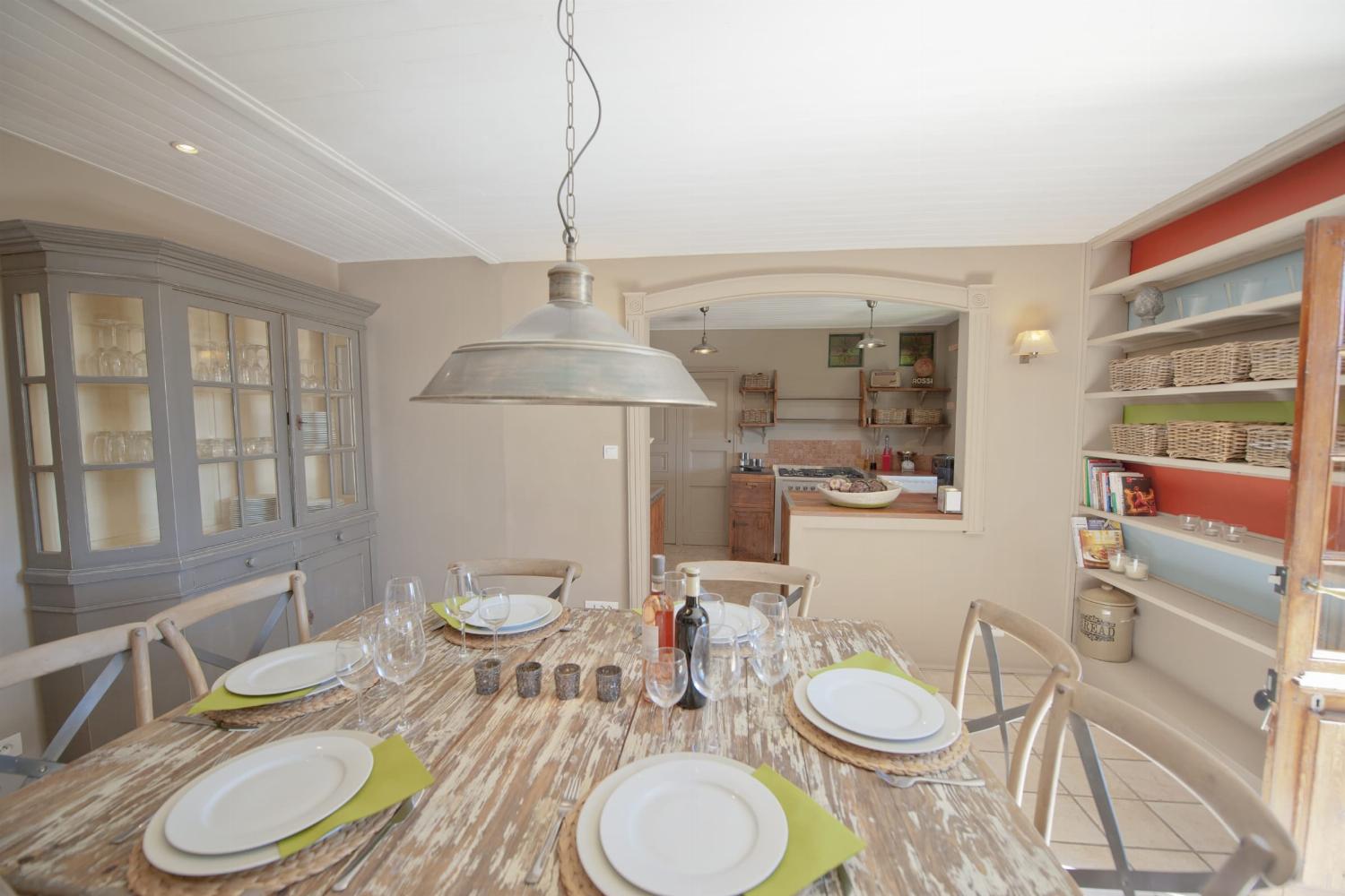 Dining room | Rental home in Dordogne