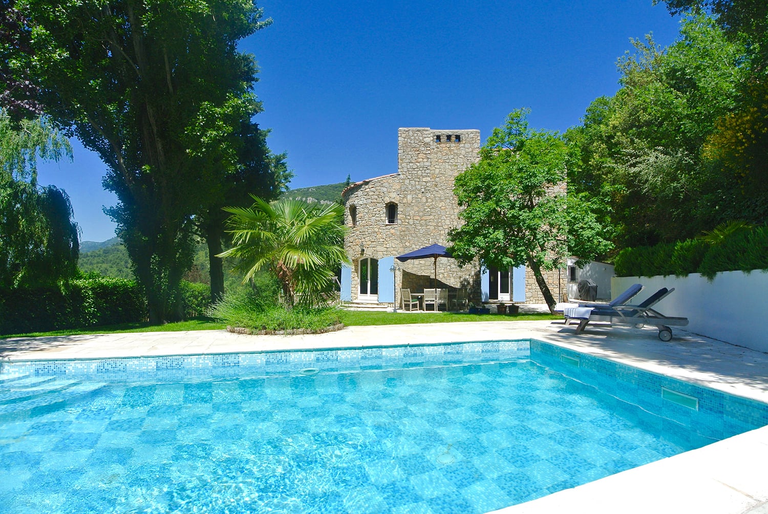 Self-catering home in Provence with private heated pool