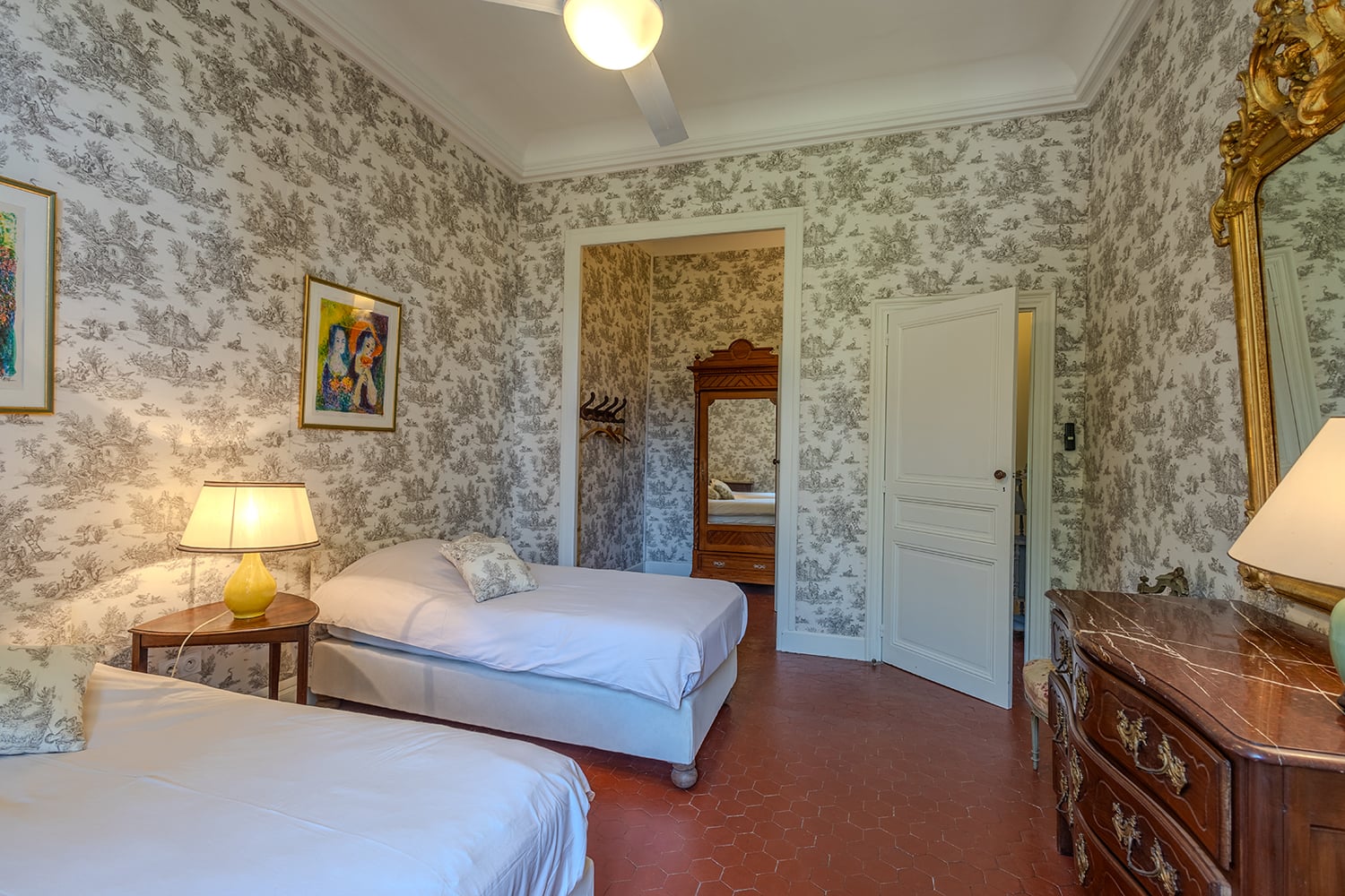 Bedroom | Holiday wine domaine in the South of France