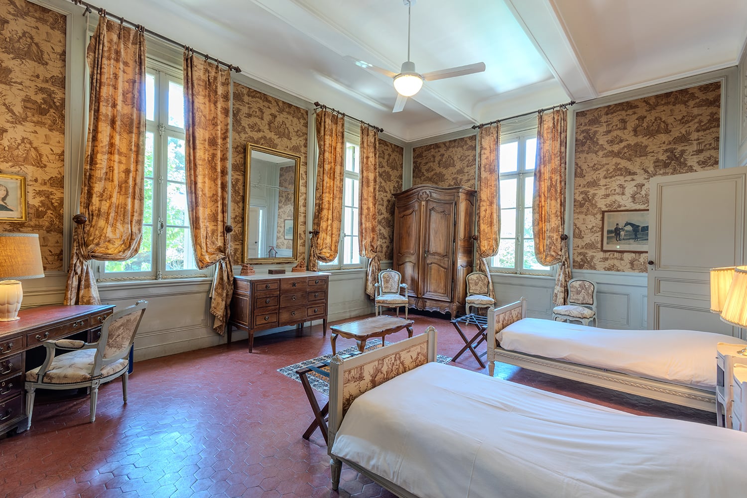 Bedroom | Holiday wine domaine in the South of France