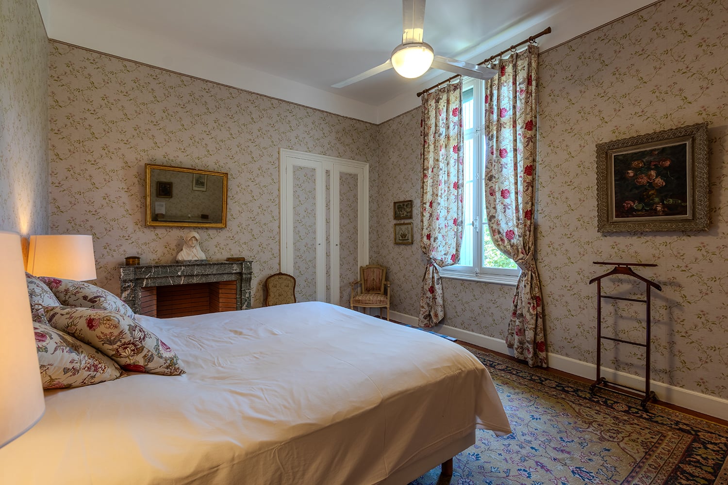 Bedroom | Holiday wine domaine in the South of France