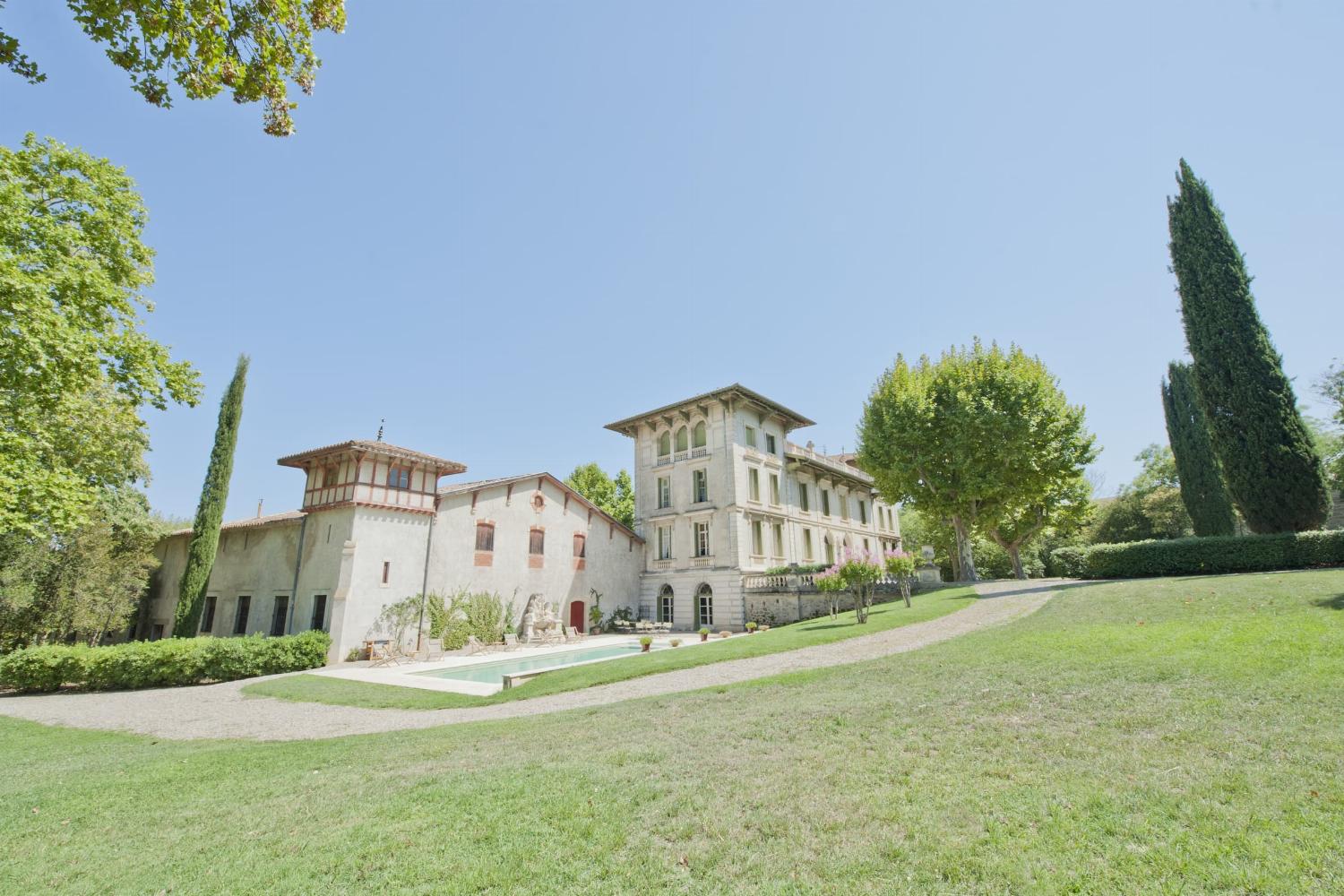 Holiday château in the South of France with private pool