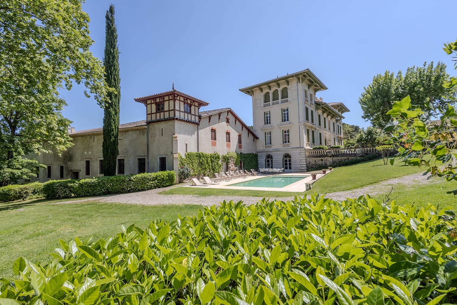 Holiday wine domaine in the South of France with private pool