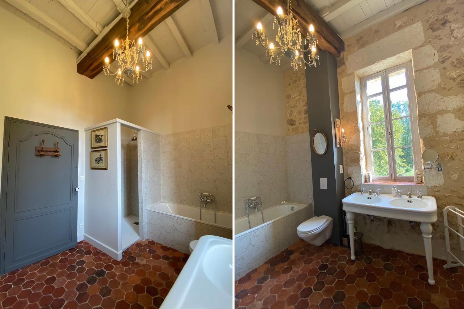 Bathroom | Dordogne holiday château