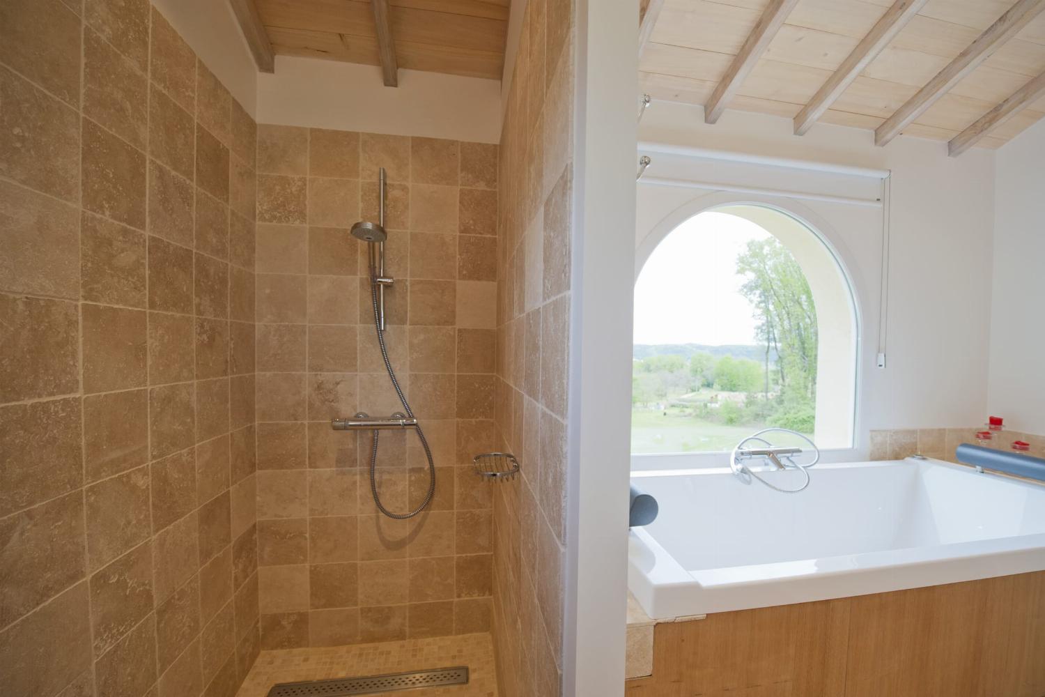 Bathroom | Holiday home in Dordogne