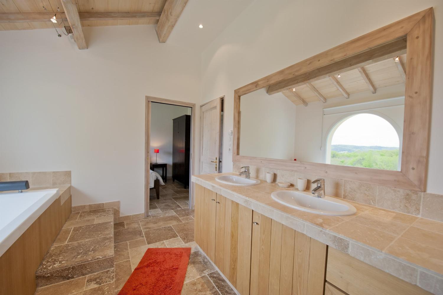 Bathroom | Holiday home in Dordogne