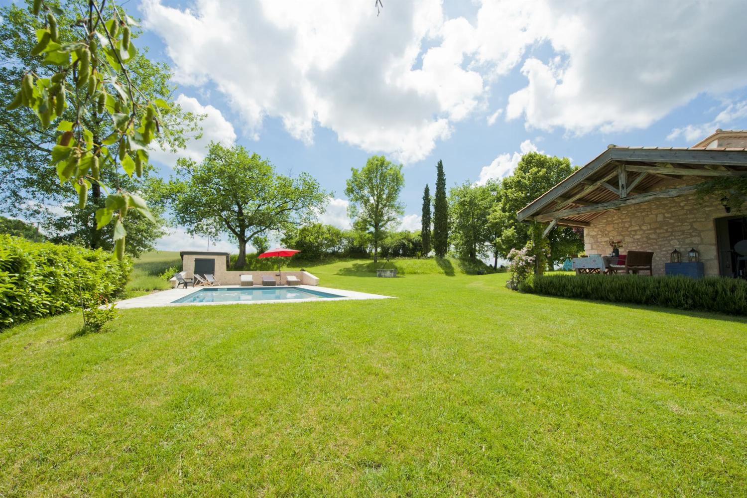Garden | Rental accommodation in Nouvelle-Aquitaine