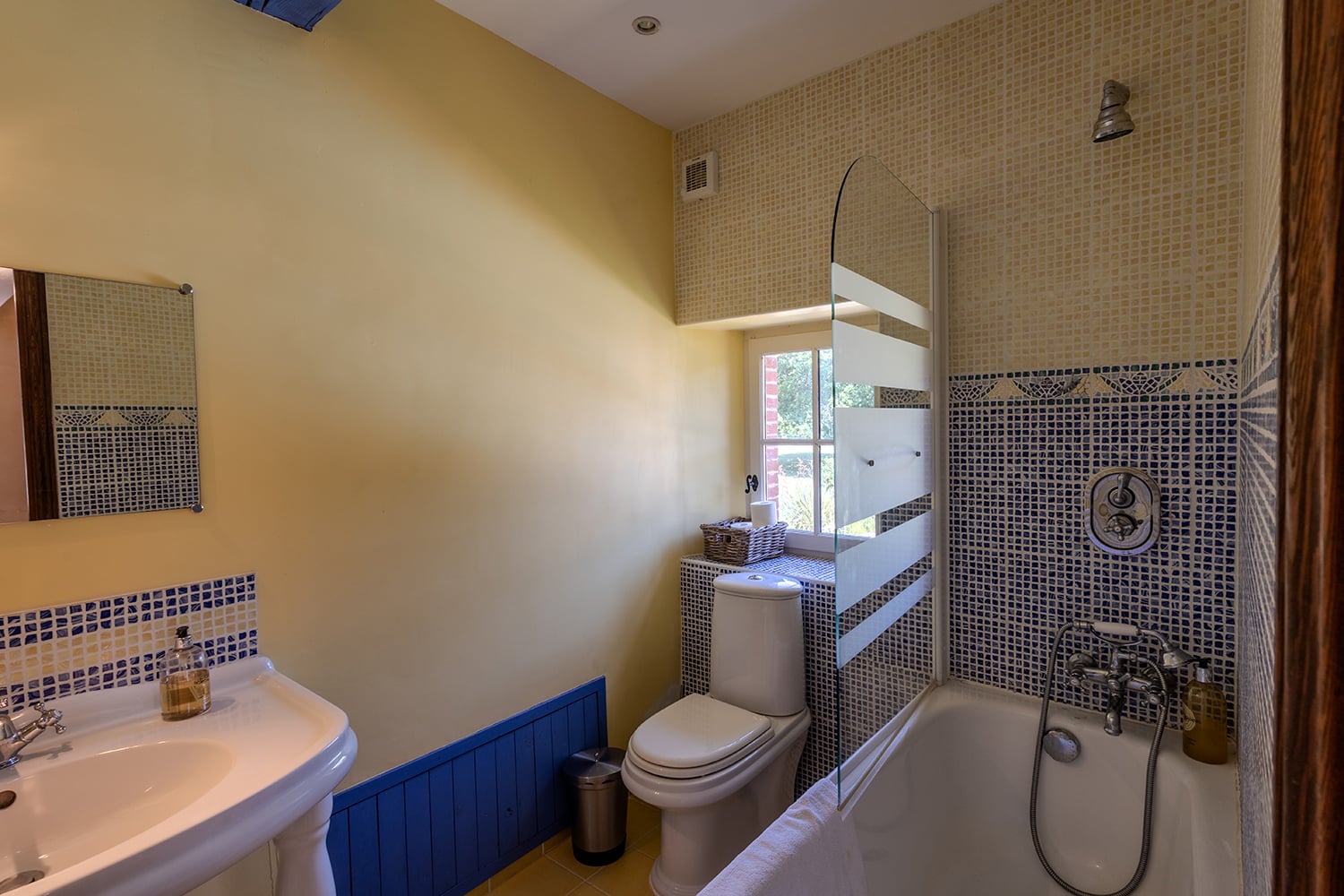 Bathroom | Holiday home in the Tarn