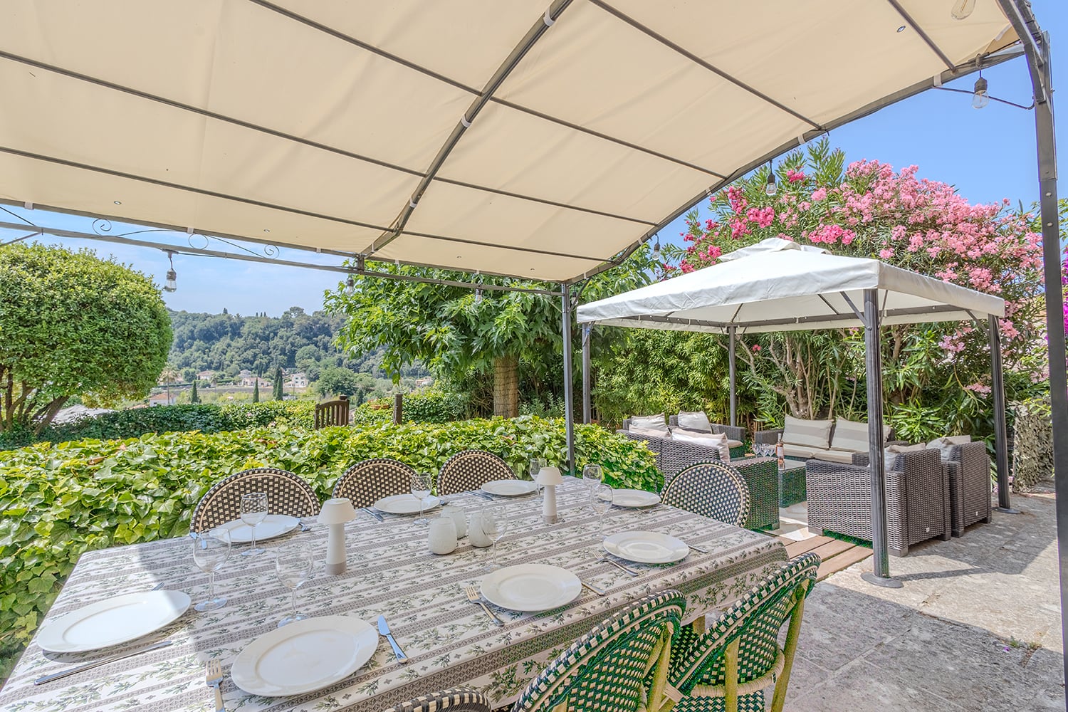 Shaded dining terrace Shaded dining terrace