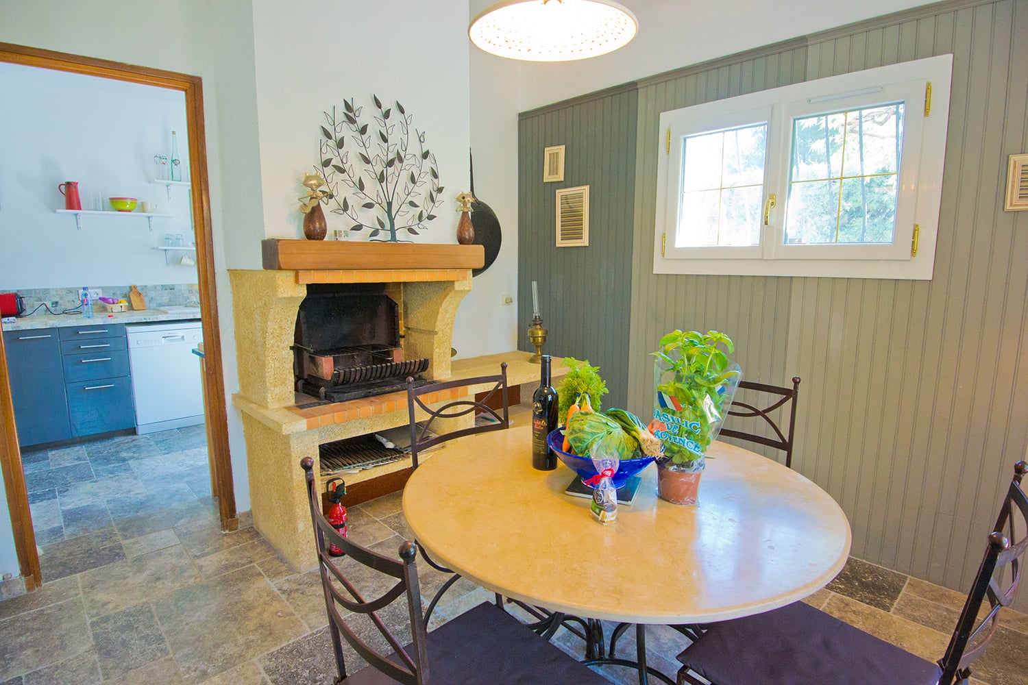 Dining room | Rental home in Provence