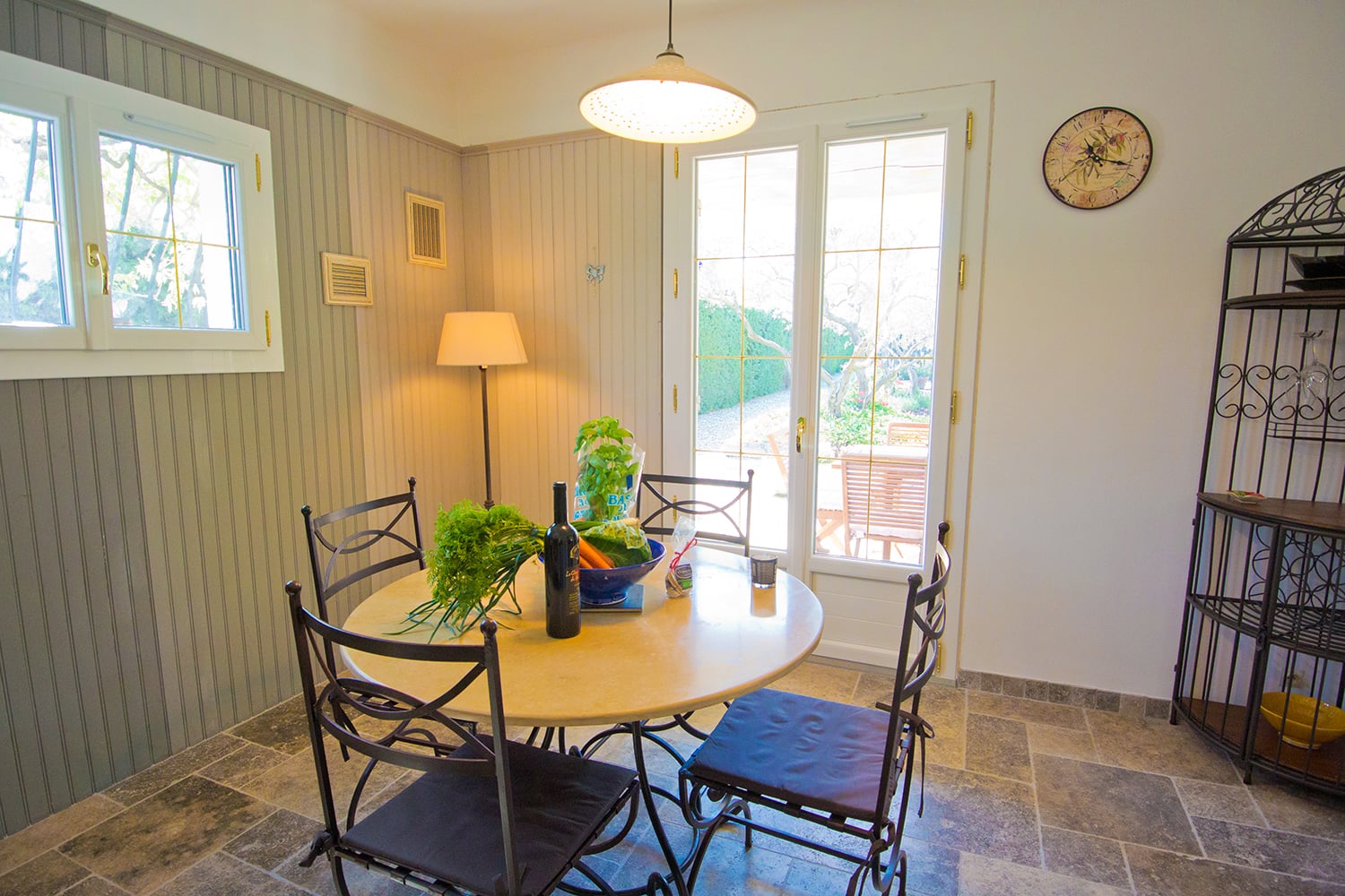 Dining room | Rental home in Provence