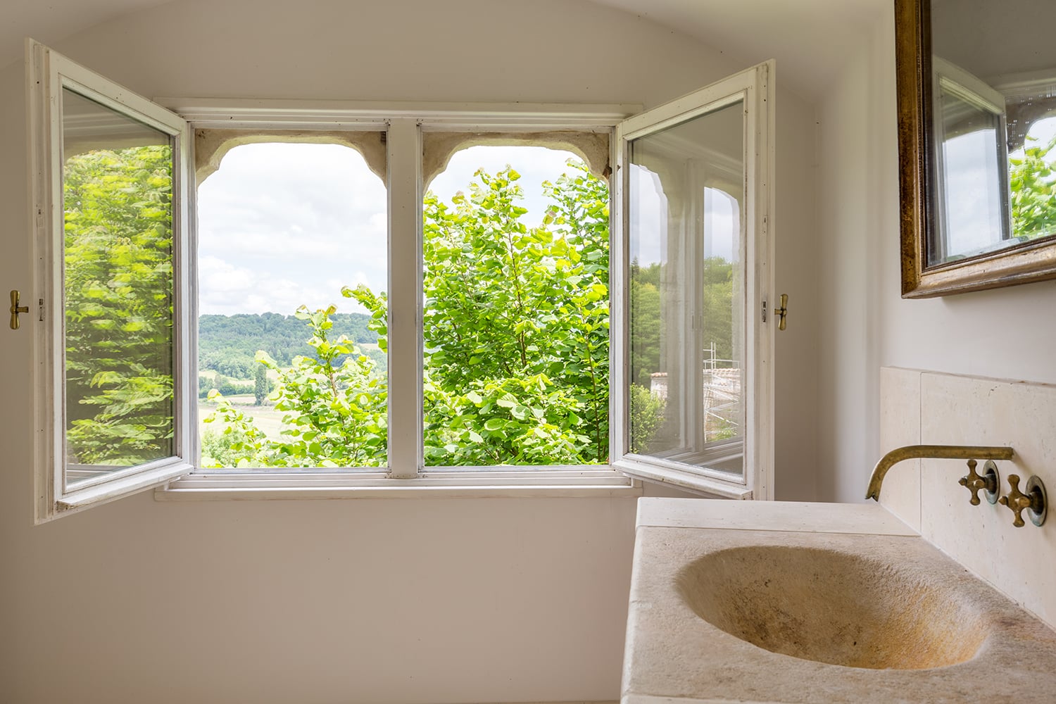 Bathroom | Holiday château in Nouvelle-Aquitaine