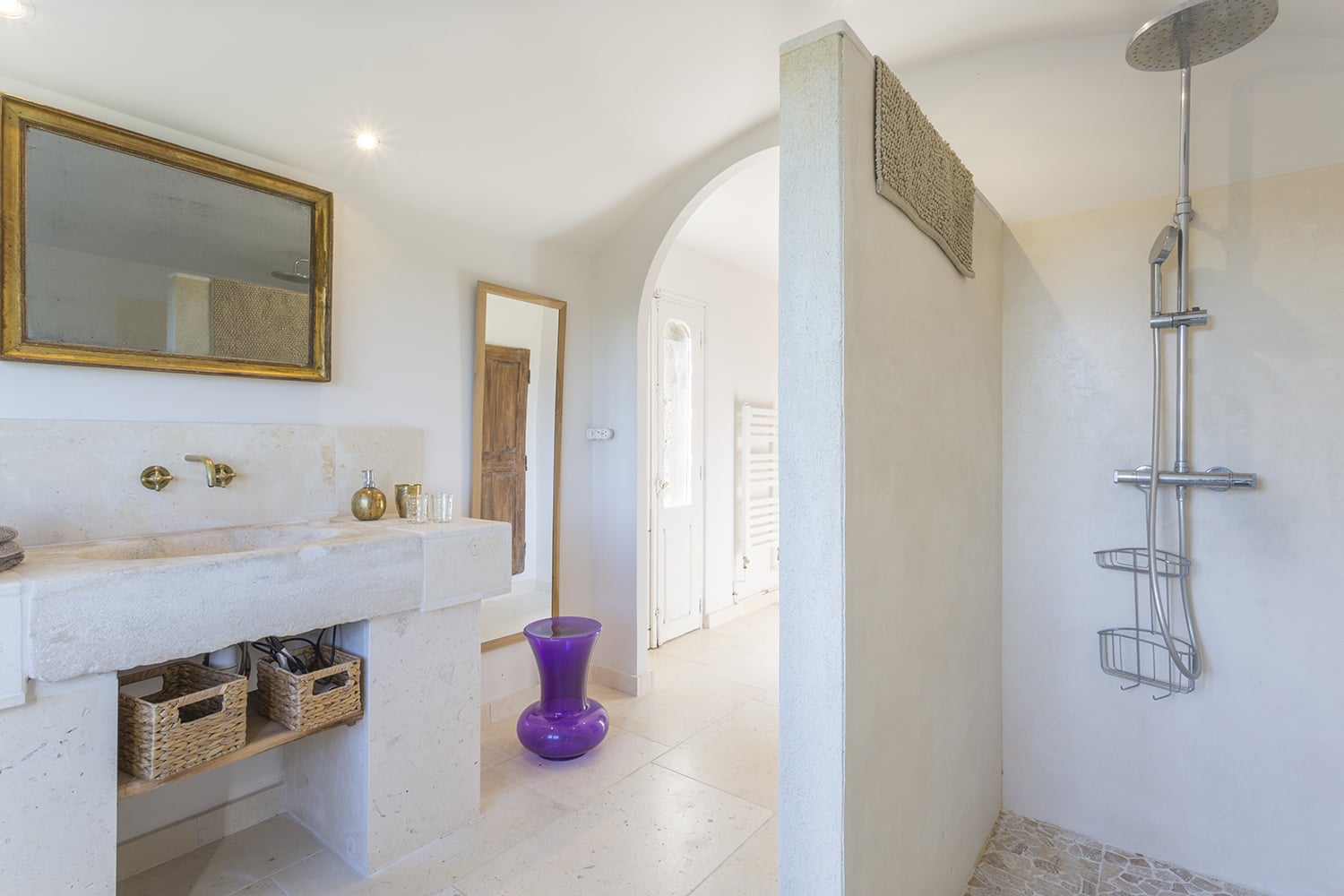 Bathroom | Holiday château in Nouvelle-Aquitaine