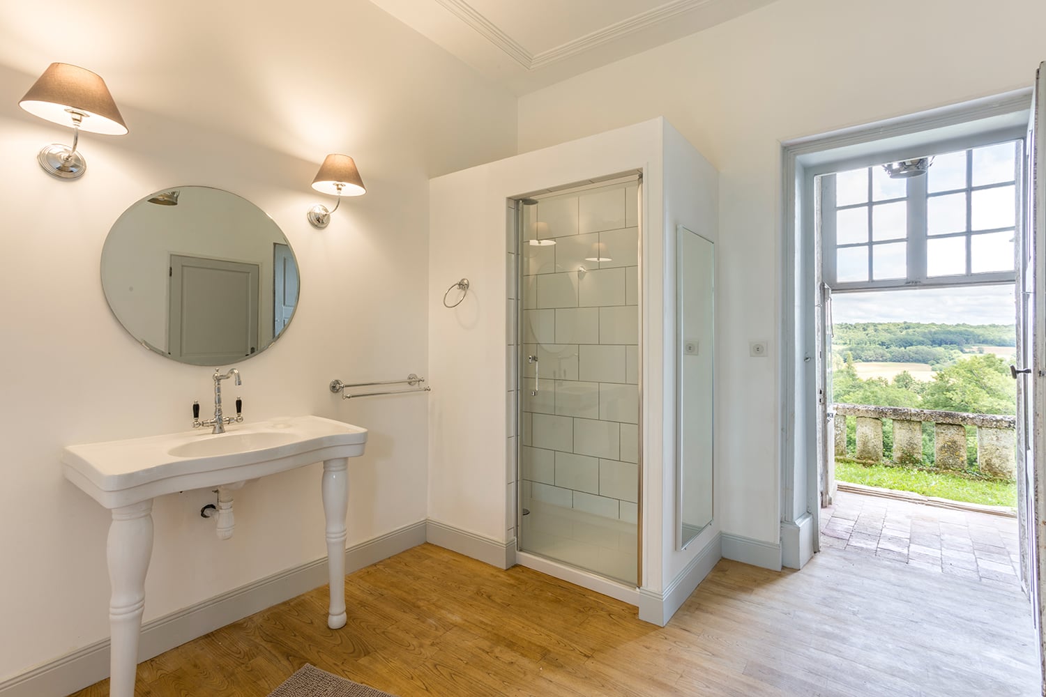 Bathroom | Holiday château in Nouvelle-Aquitaine