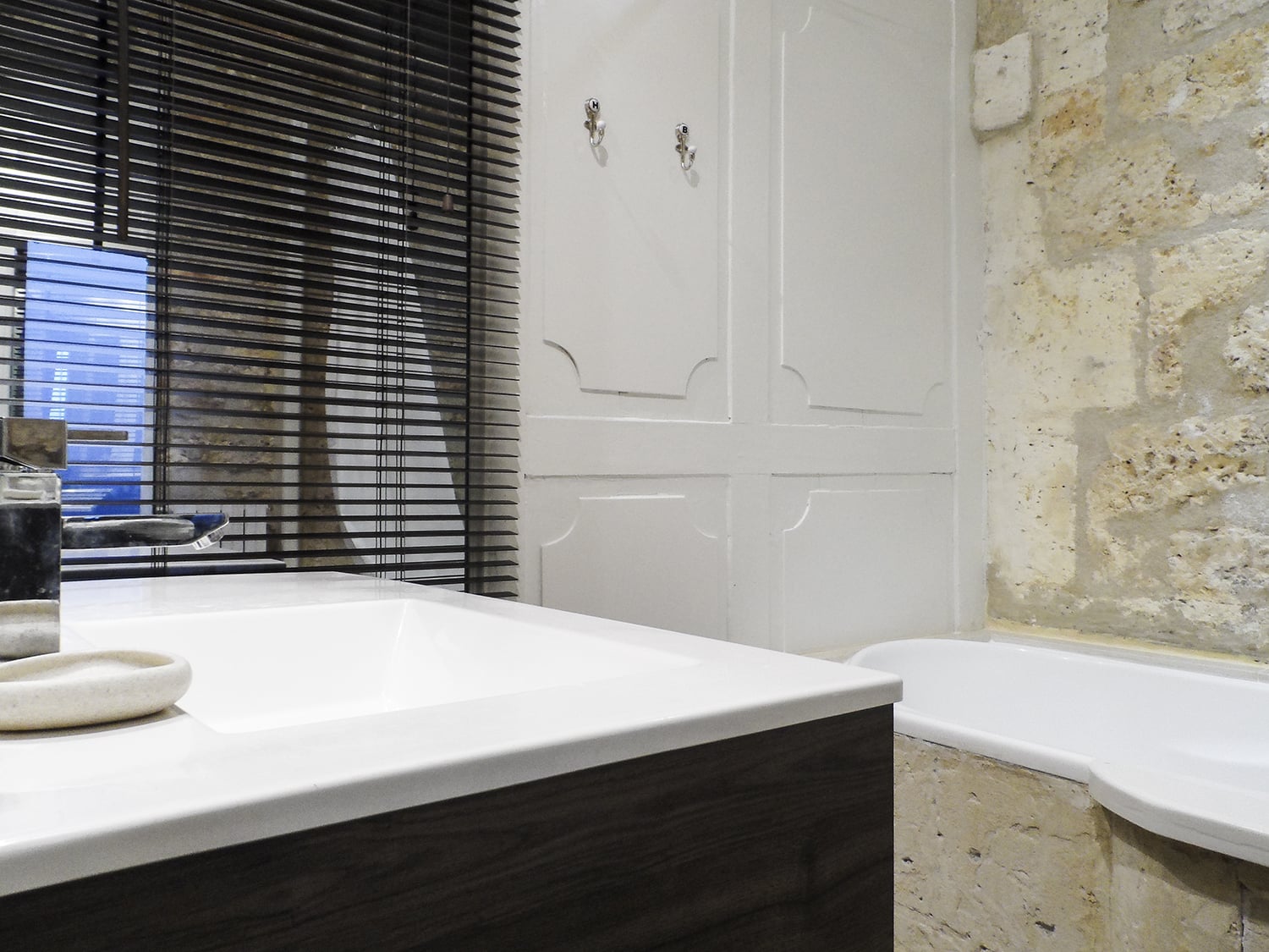 Bathroom | Holiday château in Nouvelle-Aquitaine