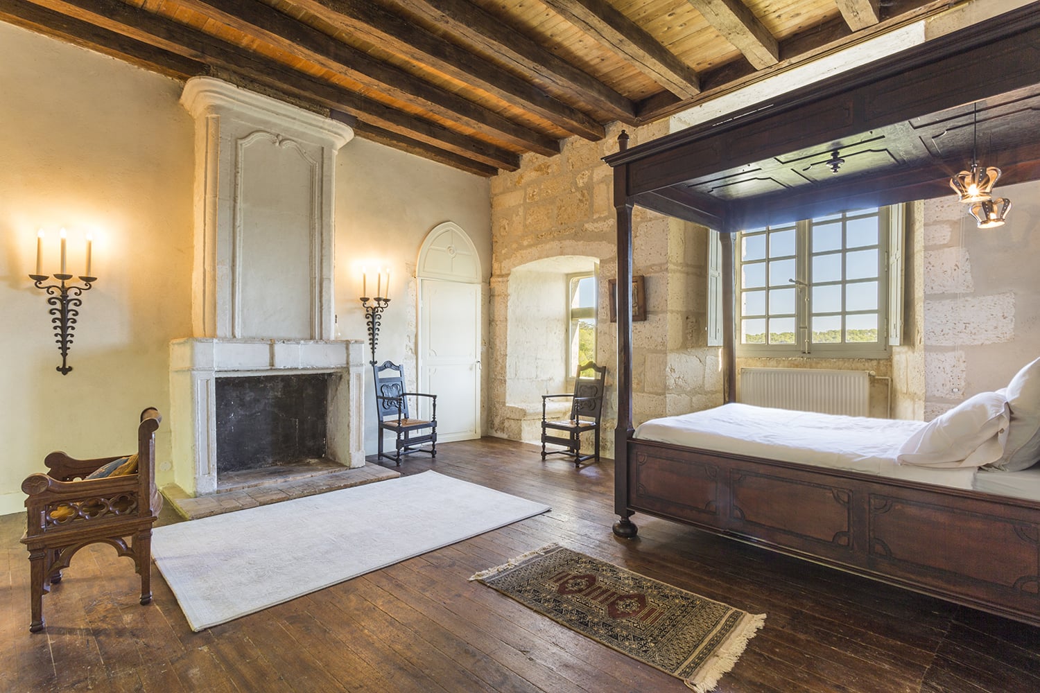 Bedroom | Holiday château in Nouvelle-Aquitaine
