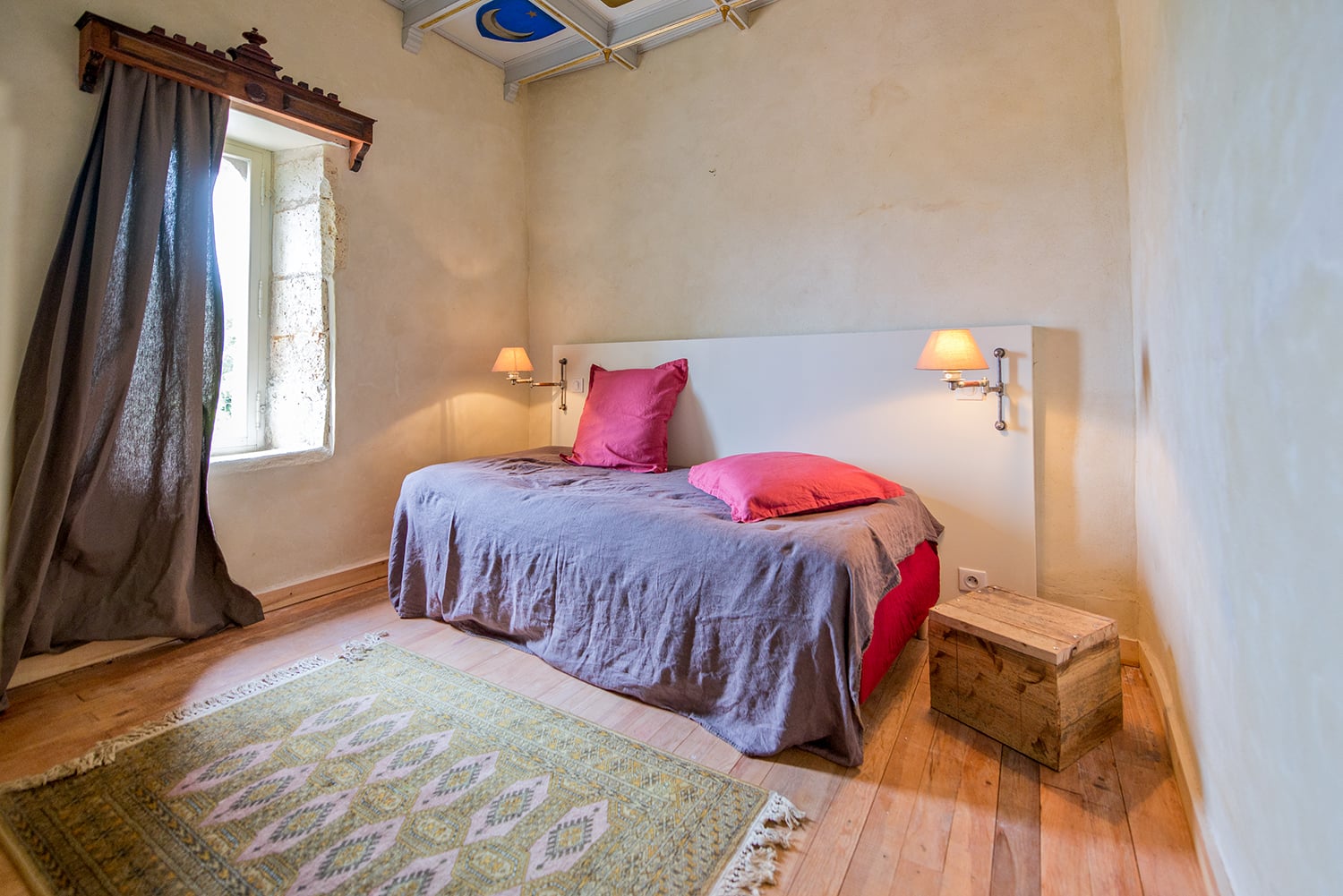 Bedroom | Holiday château in Nouvelle-Aquitaine