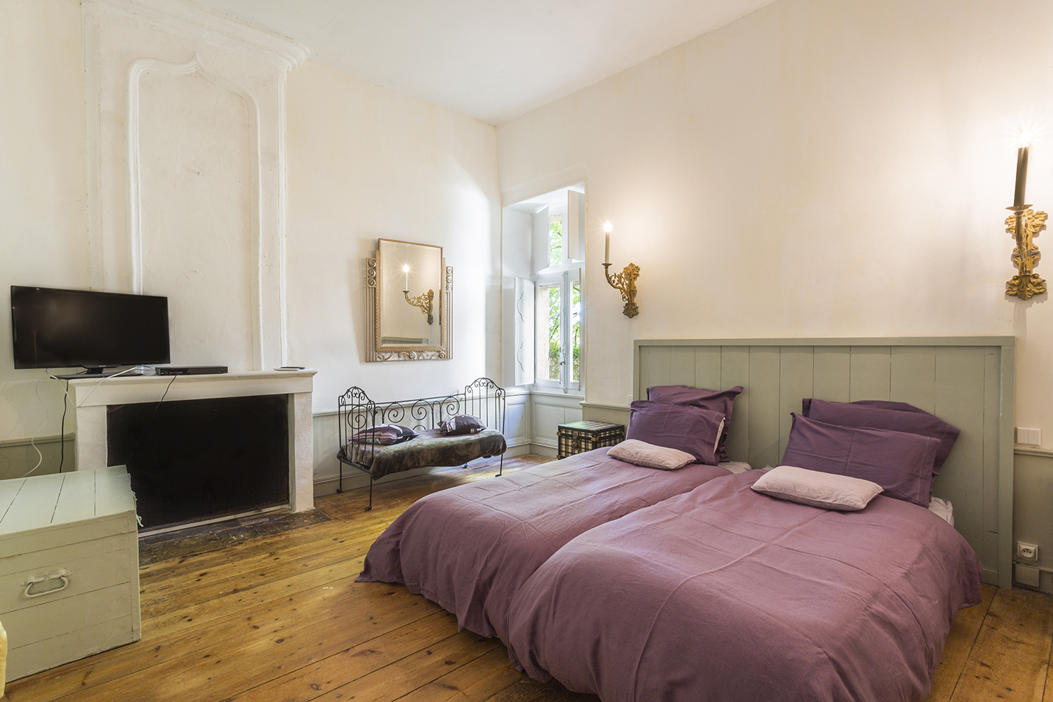 Bedroom | Holiday château in Nouvelle-Aquitaine