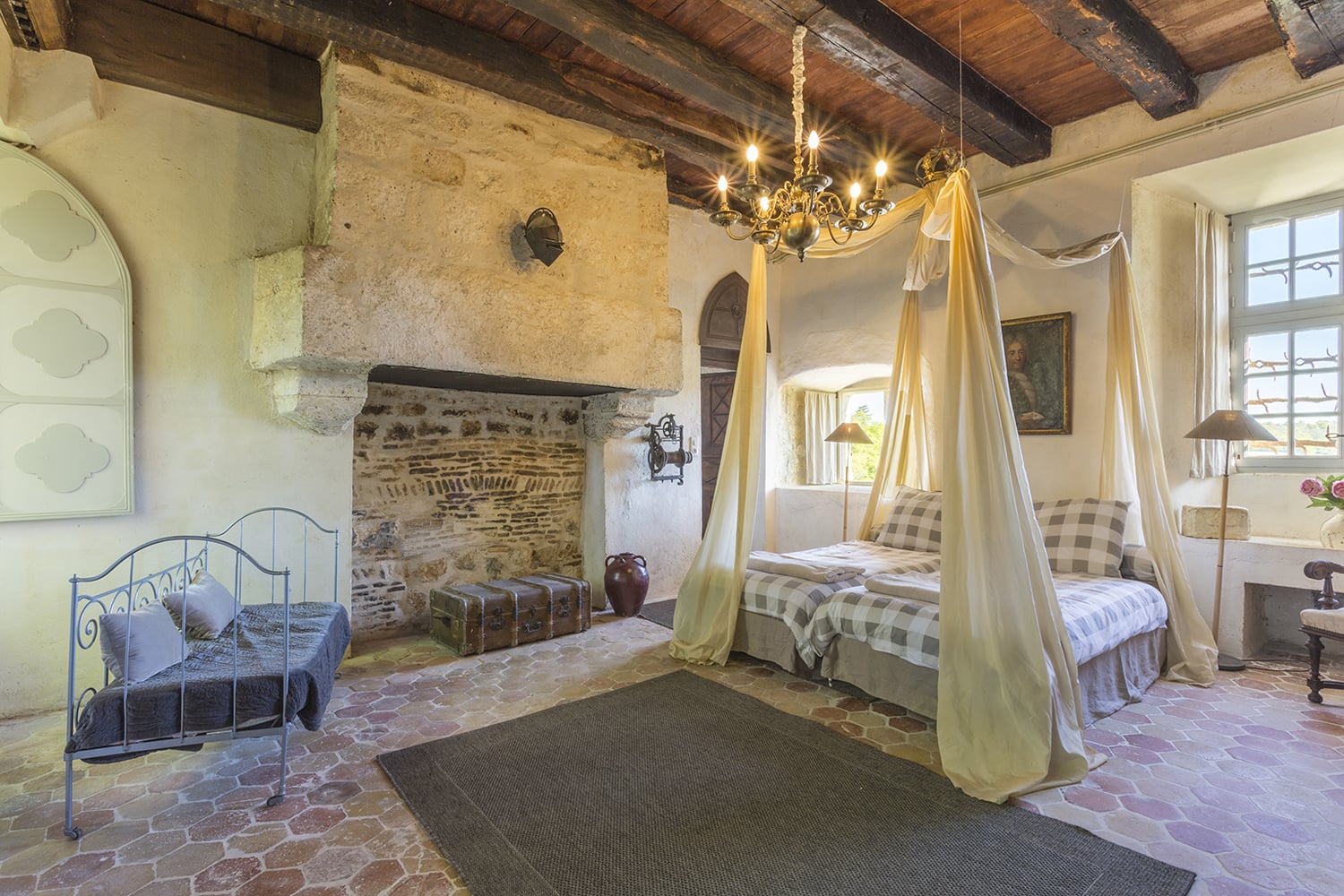 Bedroom | Holiday château in Nouvelle-Aquitaine