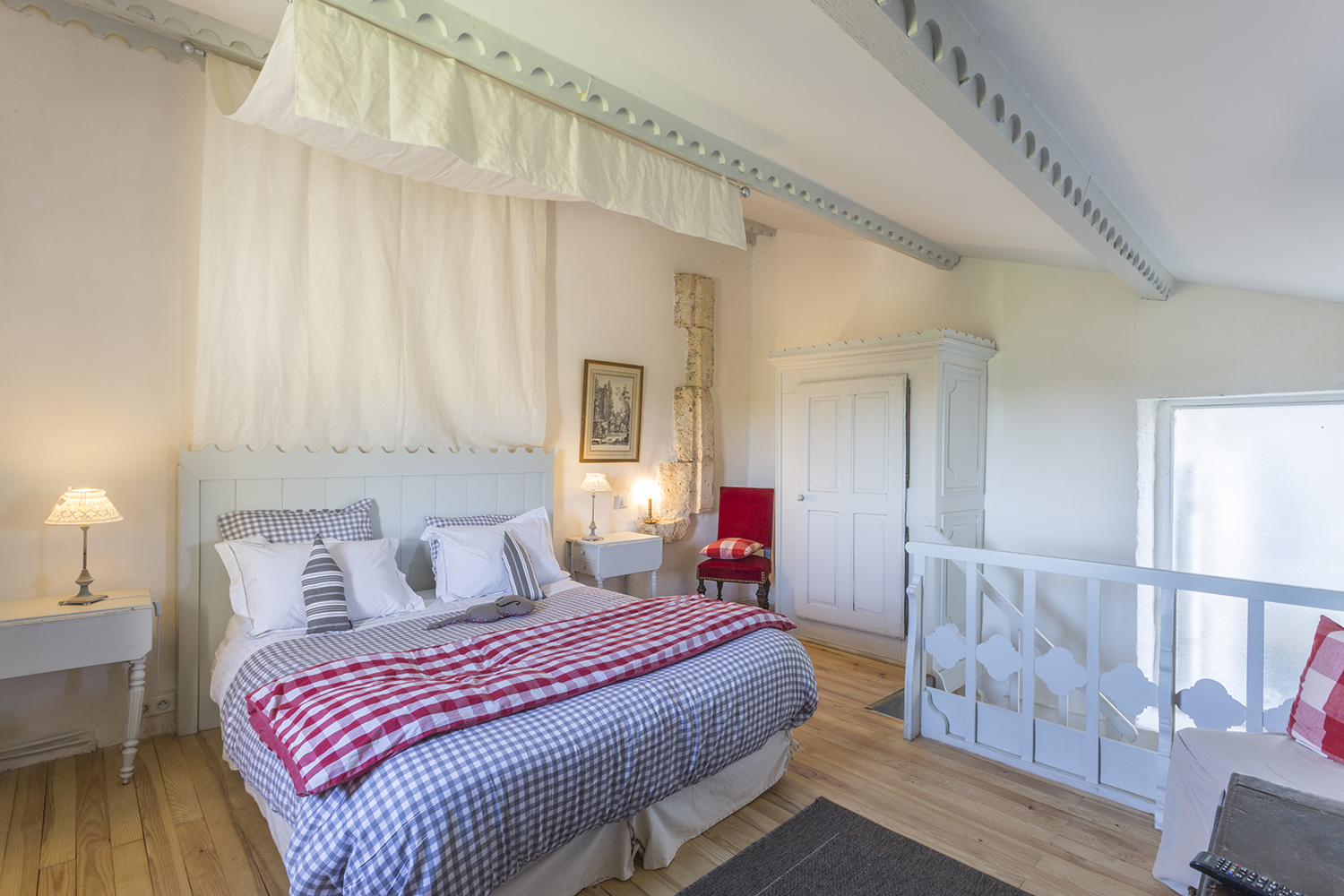 Bedroom | Holiday château in Nouvelle-Aquitaine