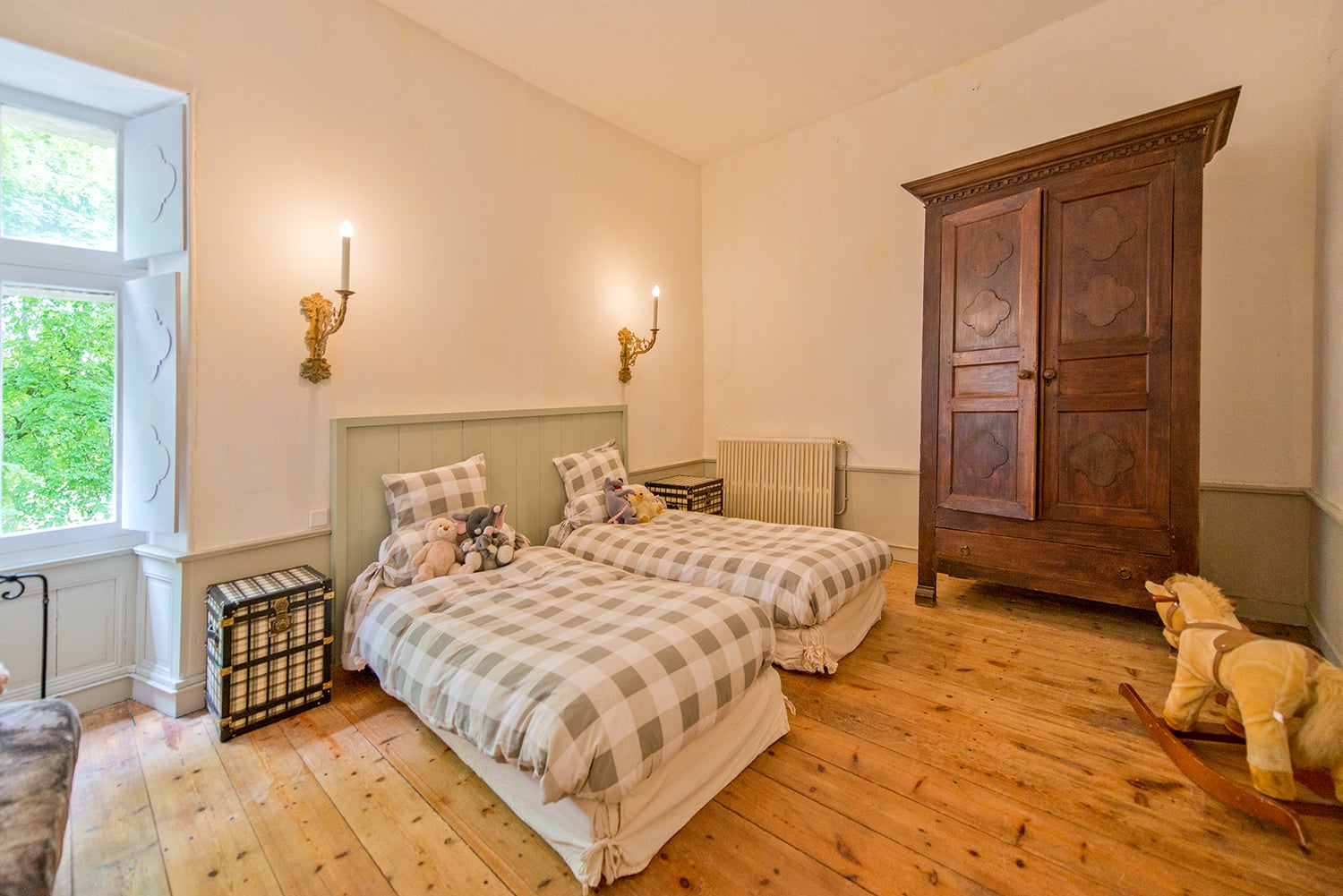 Bedroom | Holiday château in Nouvelle-Aquitaine