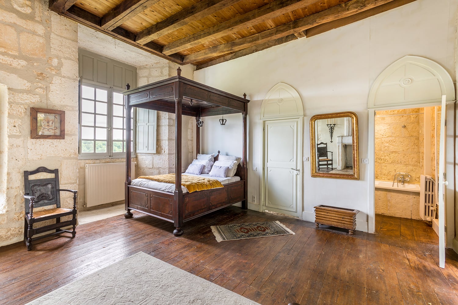 Bedroom | Holiday château in Nouvelle-Aquitaine