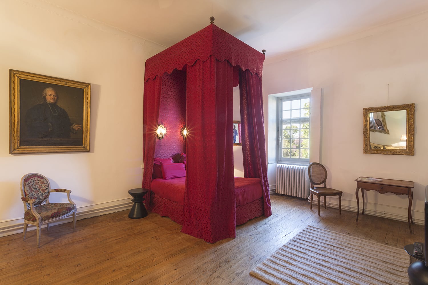 Bedroom | Holiday château in Nouvelle-Aquitaine