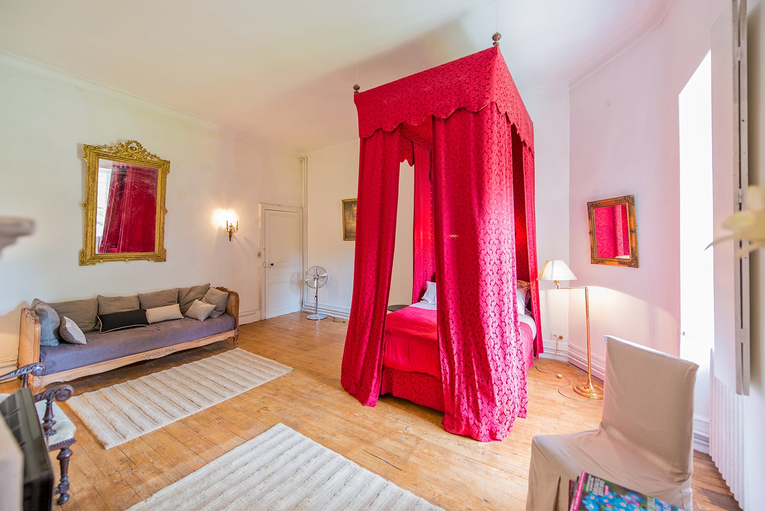 Bedroom | Holiday château in Nouvelle-Aquitaine