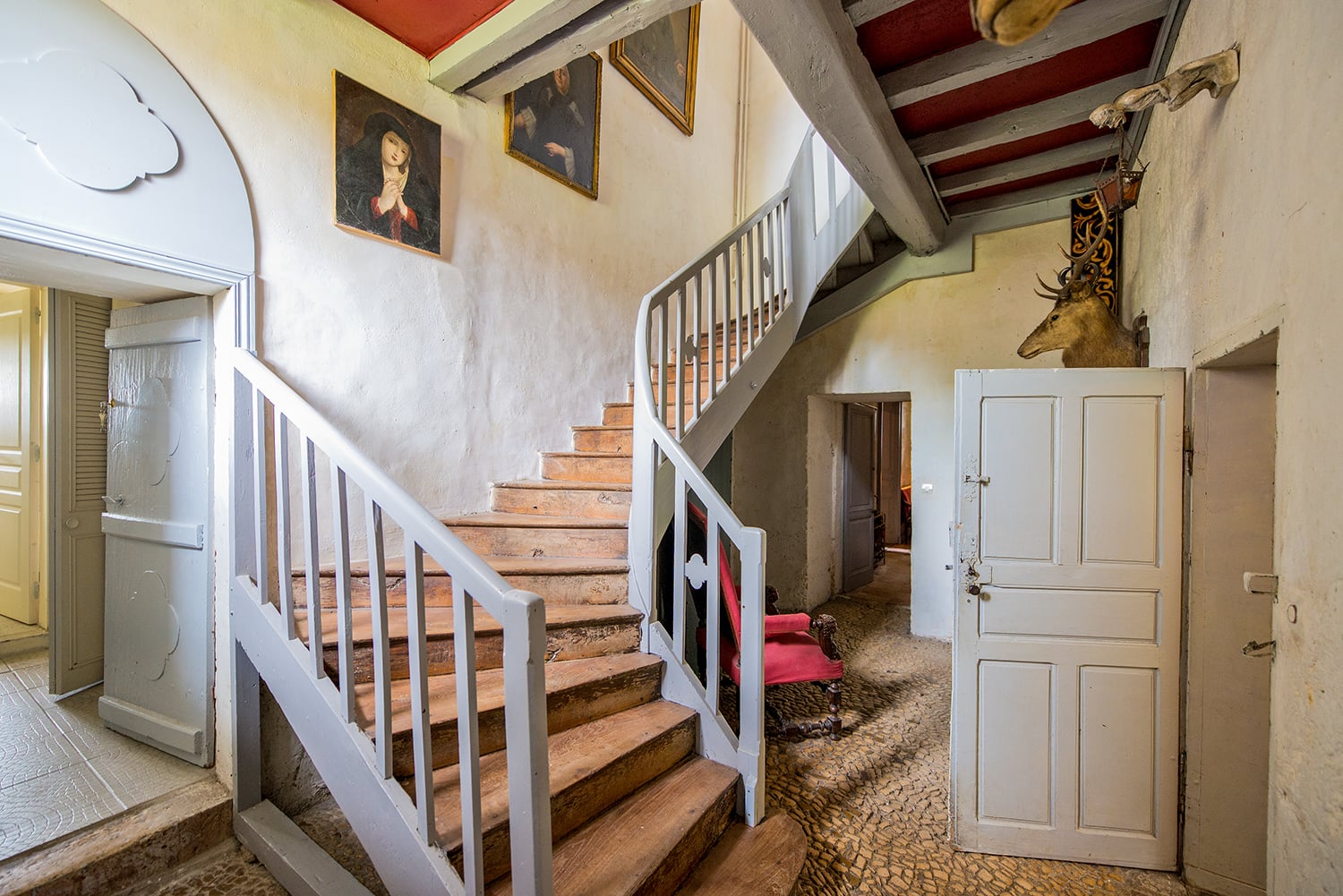 Staircase | Holiday château in Nouvelle-Aquitaine