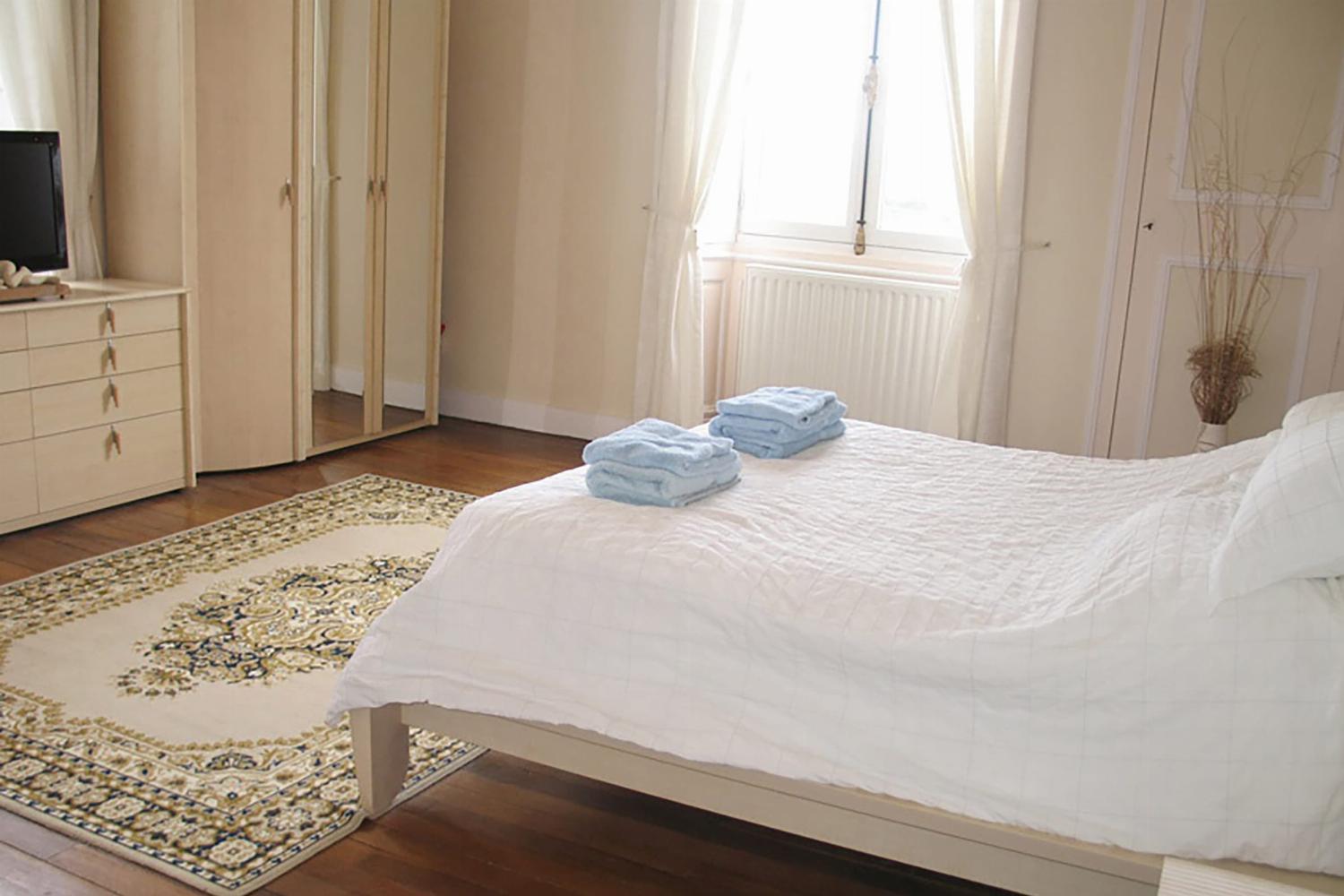 Bedroom | Holiday château in Charente