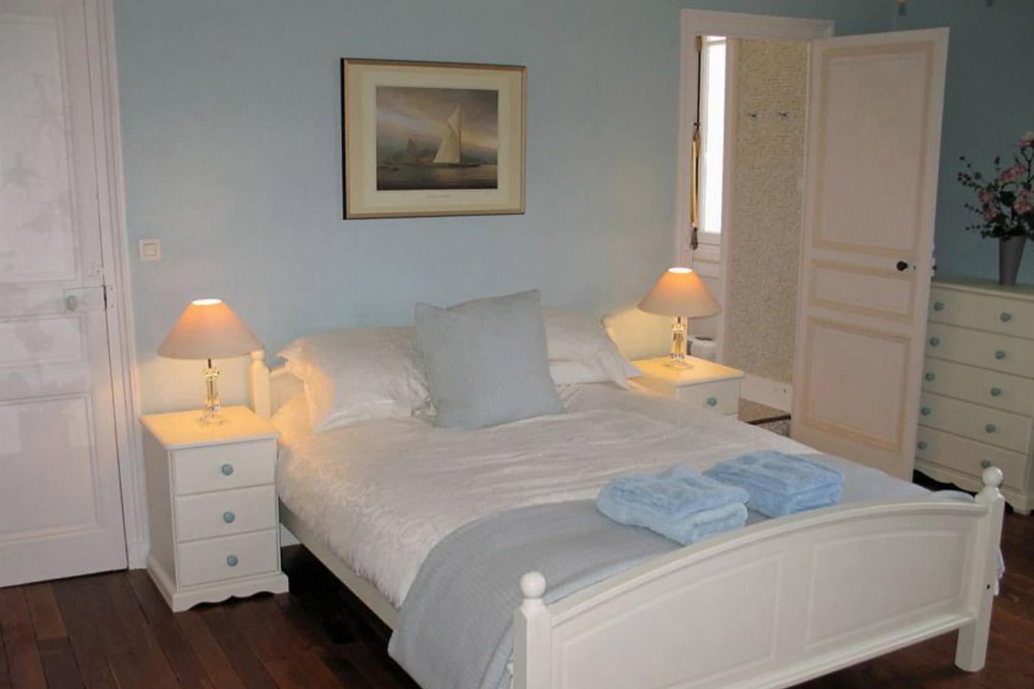 Bedroom | Holiday château in Charente