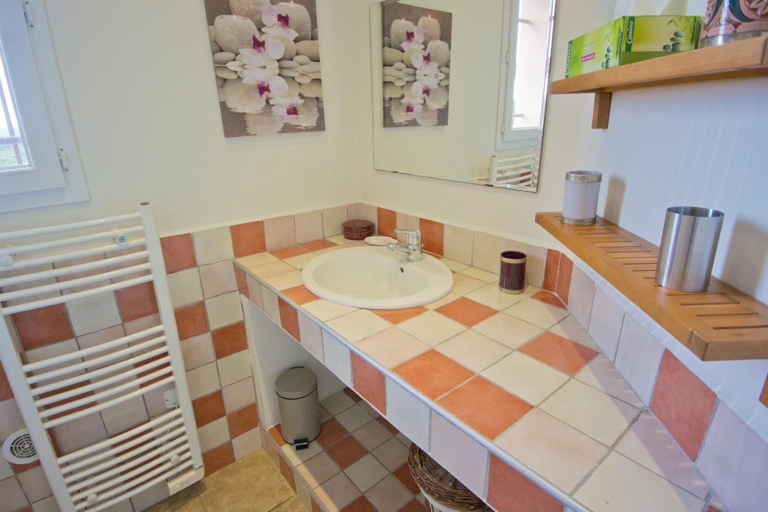 Bathroom | Holiday villa in Corsica