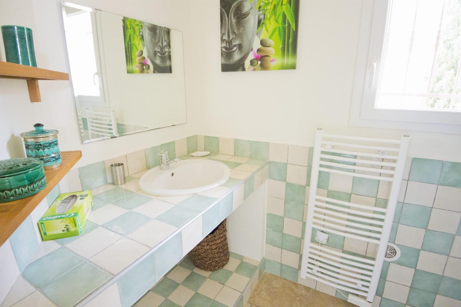 Bathroom | Holiday villa in Corsica