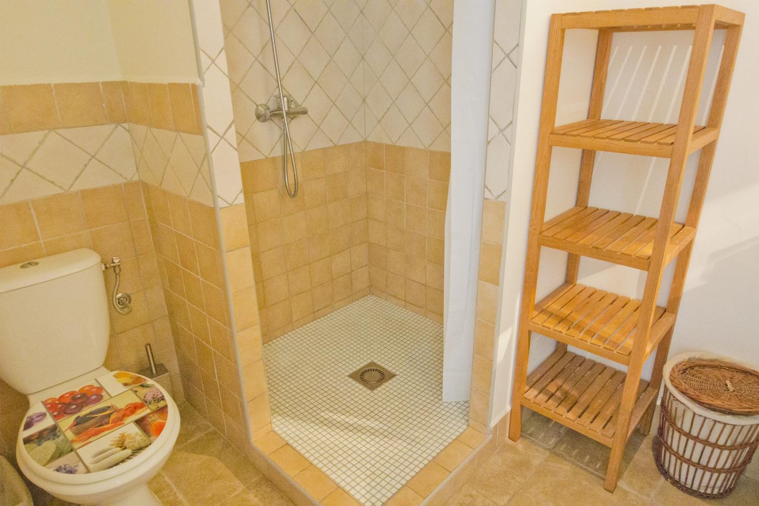 Bathroom | Holiday villa in Corsica