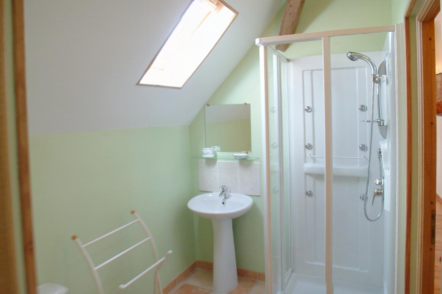 Bathroom | Holiday accommodation in Dordogne