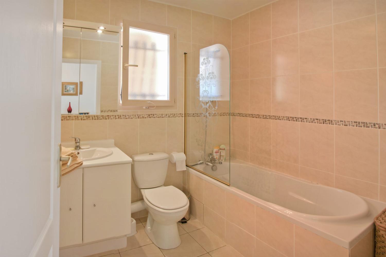 Bathroom | Holiday villa in Tarn
