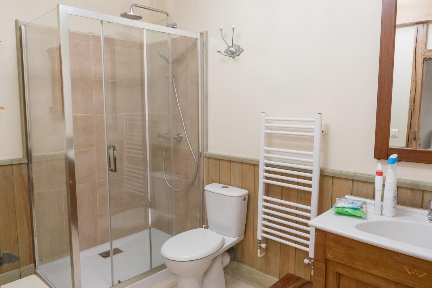 Bathroom | Holiday accommodation in Tarn