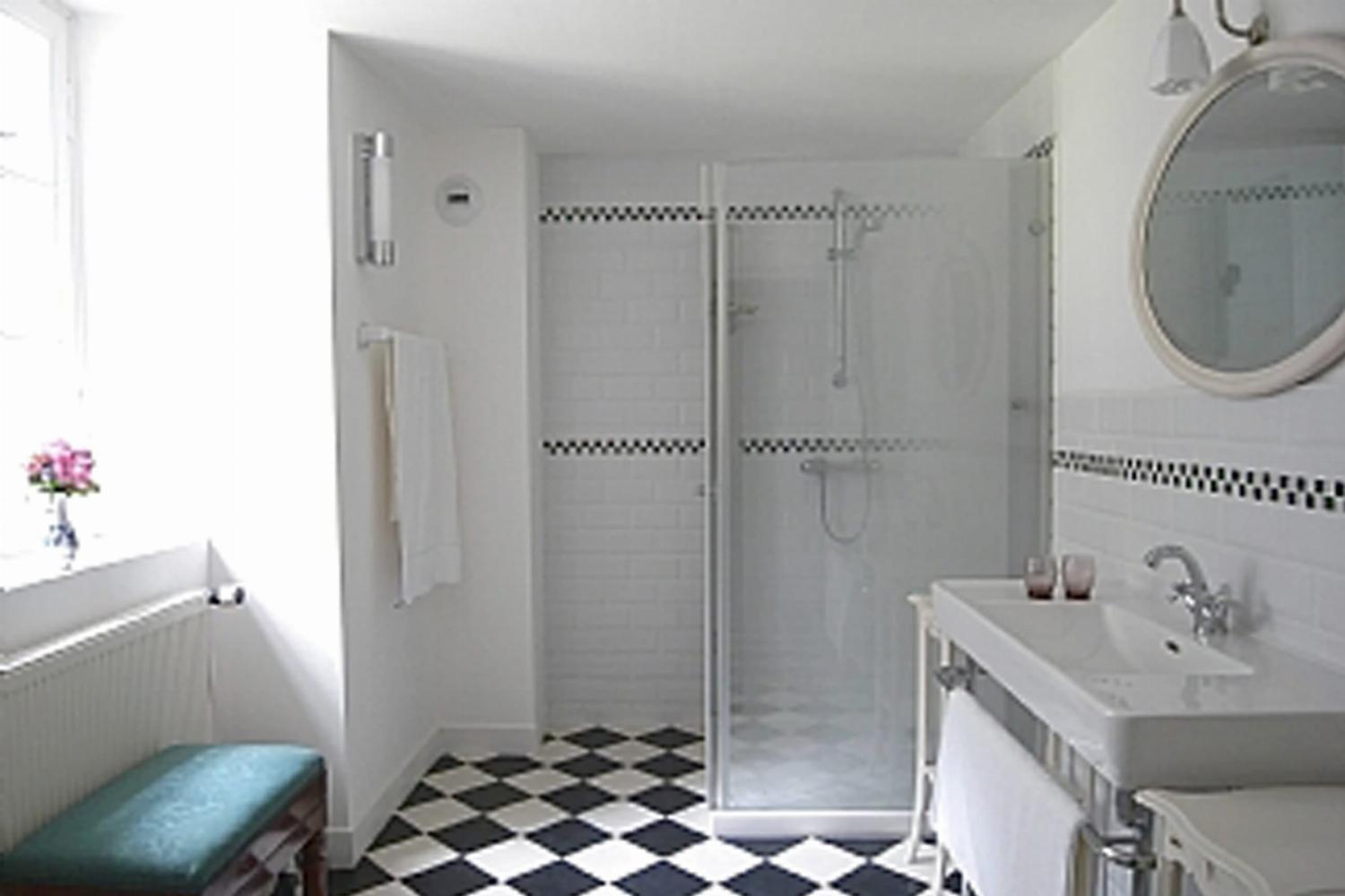 Bathroom | Holiday château in Haute-Garonne