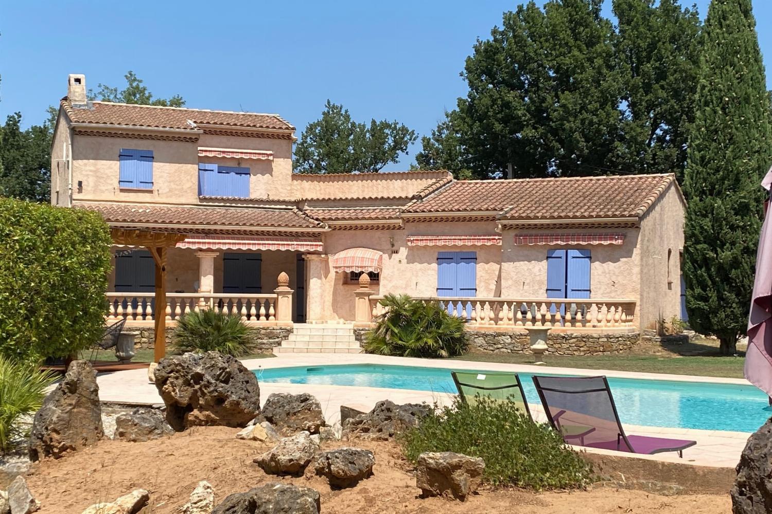 Holiday villa in Provence with private heated pool