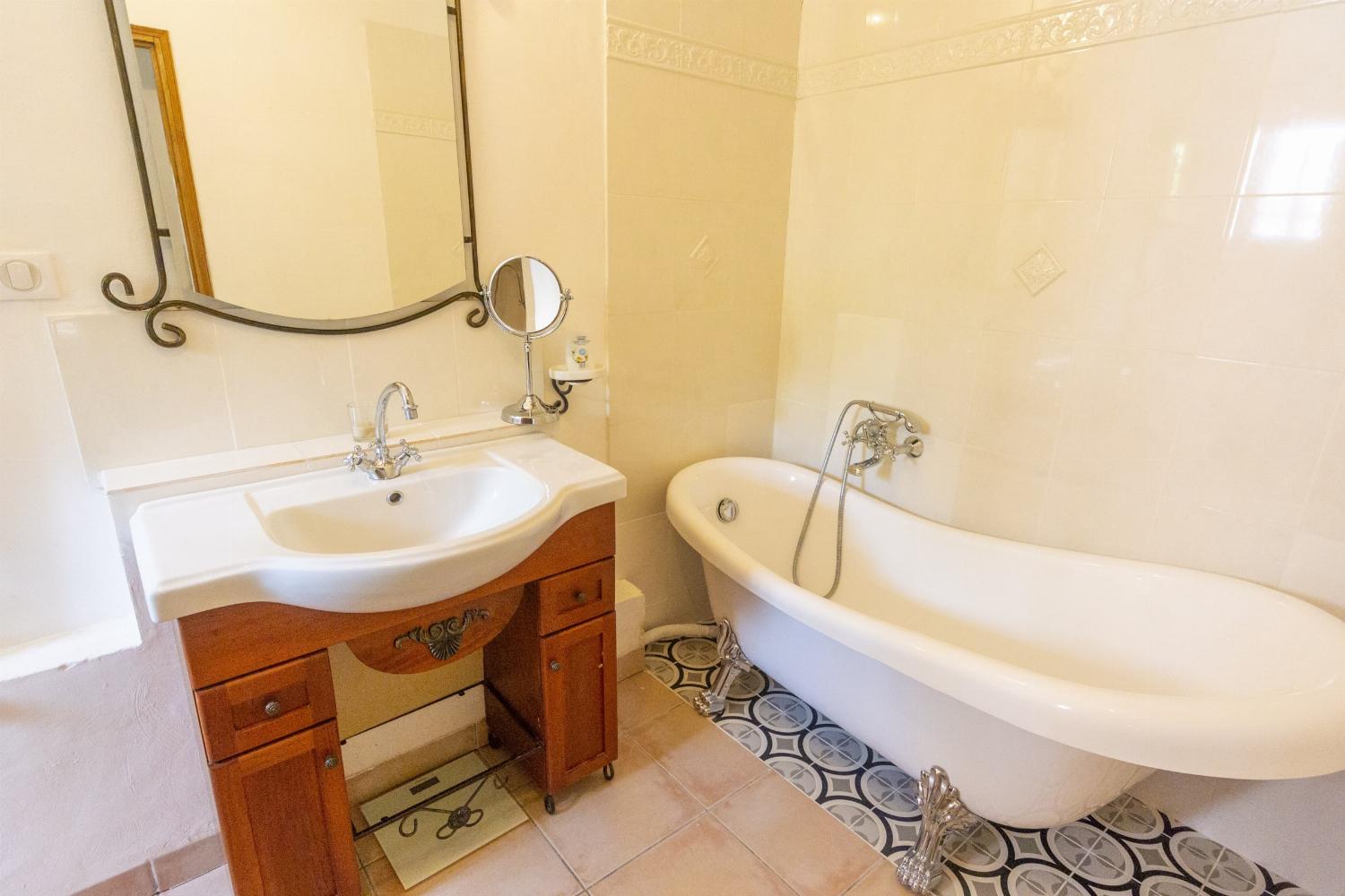 Bathroom | Holiday villa in Provence