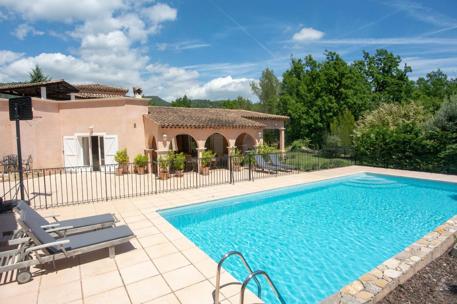 Holiday villa in Provence with private pool