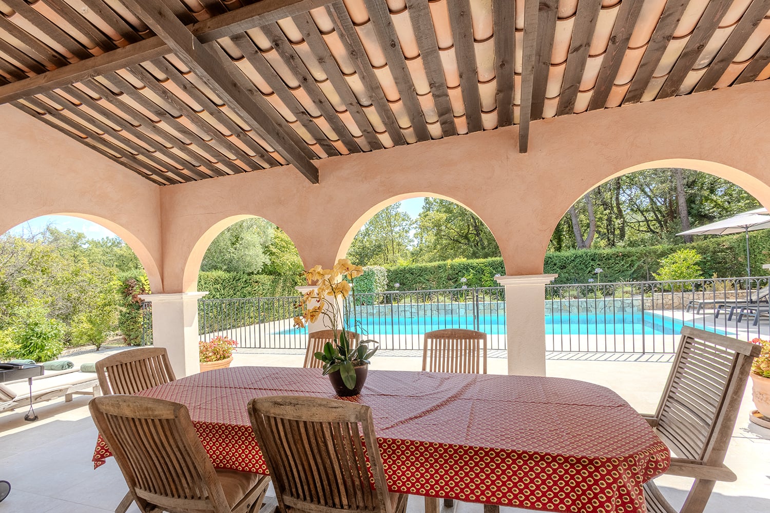 Shaded dining terrace Shaded dining terrace